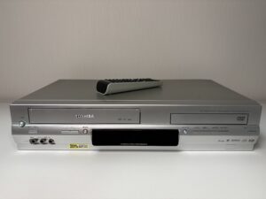 【中古品】TOSHIBA VHS DVD一体型デッキ SD-V700